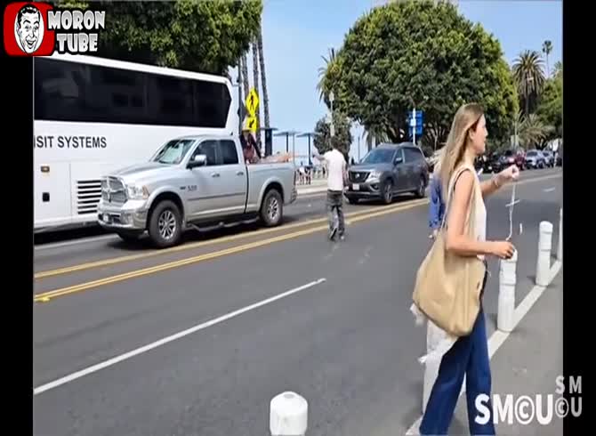 Video :While attempting to recover his stolen phone, he tumbles out of a pickup vehicle on the way